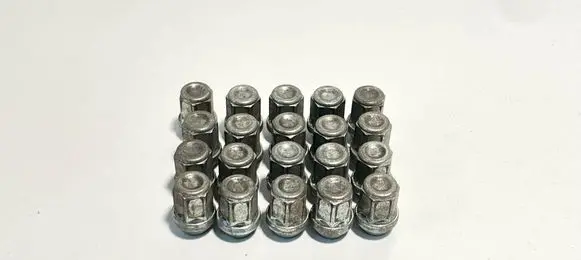 Toyota C-HR I Nuts/bolts 30652
