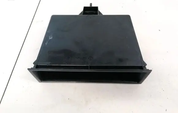 Glove box