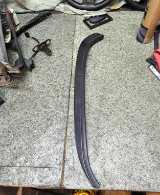 BMW 3 E30 (D)pillar trim (top) 