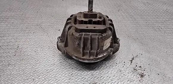 BMW 1 E81 E87 Engine mount bracket 13981112