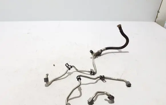 Mercedes-Benz AMG GT 4 x290 w290 Fuel injector supply line/pipe A2560700332