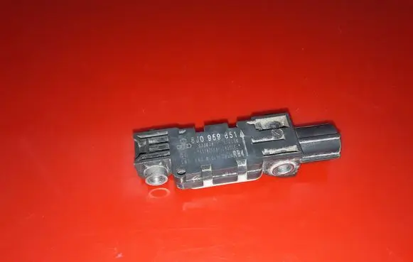 Seat Exeo (3R) Airbag deployment crash/impact sensor 8J0959651 023034