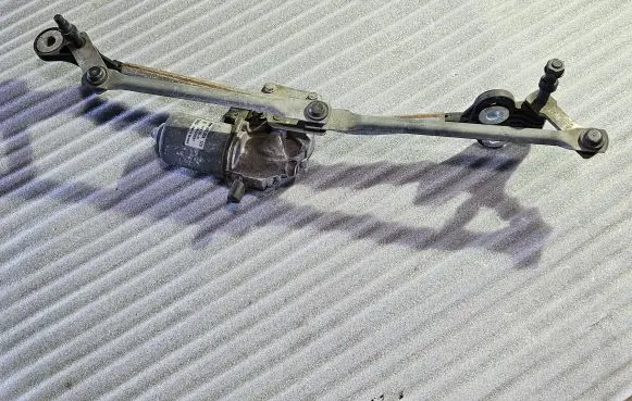BMW X5 E70 Front wiper linkage and motor 4418700 405058 441870001