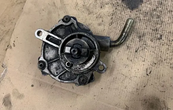 Mercedes-Benz C W203 Vacuum pump A6112300065