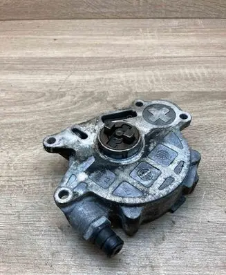 Volkswagen Golf VI Vacuum pump 03L145100