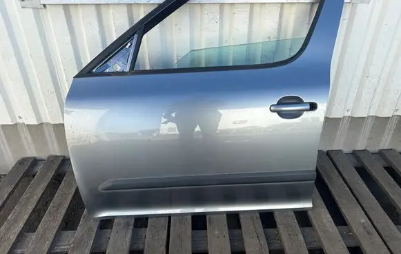 Skoda Yeti (5L) Front door 5L0831311