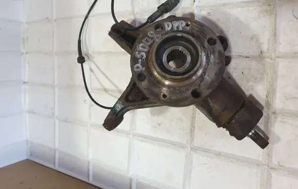 Peugeot 5008 Front wheel hub P57