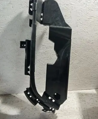 Toyota RAV 4 (XA30) Bumper support mounting bracket corner 95B807275