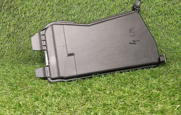 Mercedes-Benz E W212 Fuse box cover A2125400382
