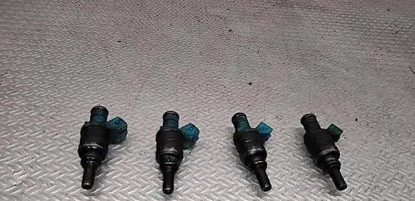 Audi A4 S4 B5 8D Fuel injectors set 058133551F