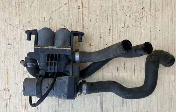 BMW 7 E38 Coolant heater control valve 8368462 1147412118