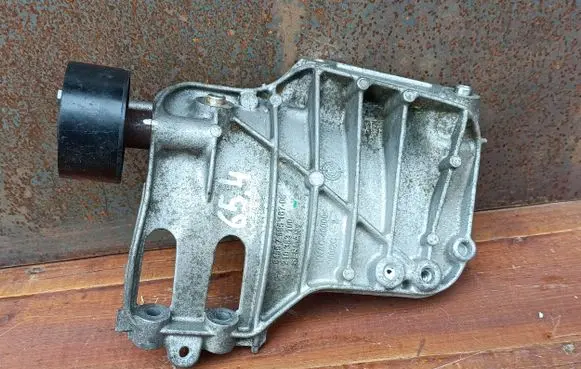 BMW M3 F80 A/C compressor mount bracket 7585167 64557585167