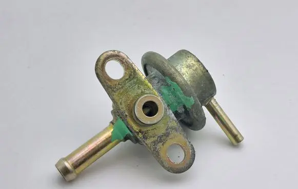 Mazda Demio Fuel pressure regulator