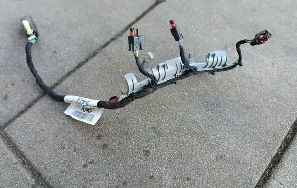 Ford Focus Fuel injector wires JX6T9F666