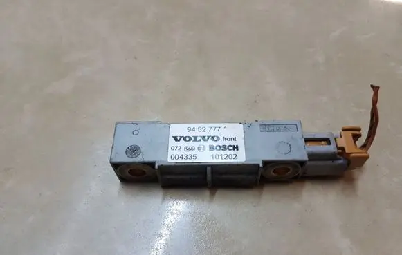 Volvo V70 Airbag deployment crash/impact sensor 9452777