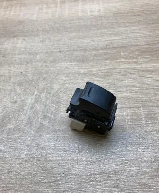 Mazda 6 Electric window control switch 6072D4