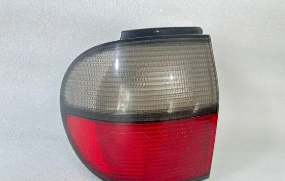 Ford Mondeo Mk III Tail light bulb cover holder 962603