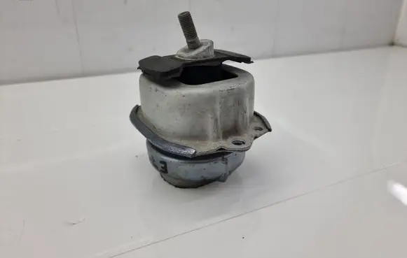 BMW X5 E70 Engine mount bracket 6795418