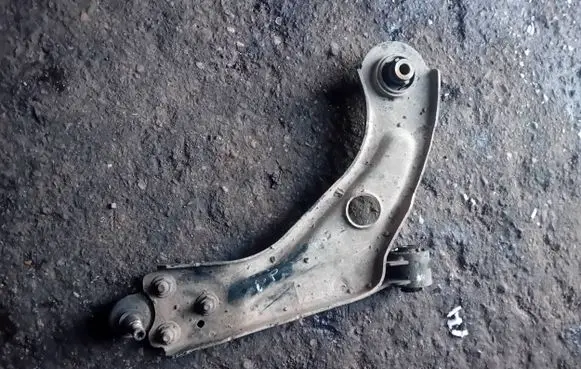 Peugeot 308 Front lower control arm/wishbone