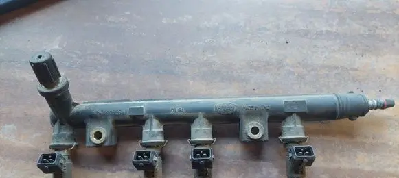 Citroen C4 I Fuel main line pipe CB196