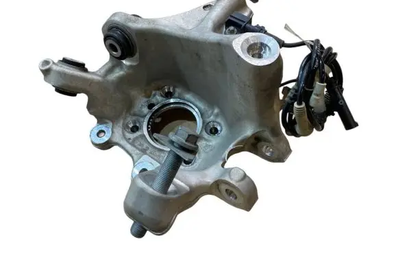 BMW M8 F93 Gran Coupe Rear wheel hub spindle/knuckle 8073971 33308073971