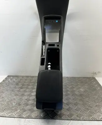 Volvo V50 Center console 30755374