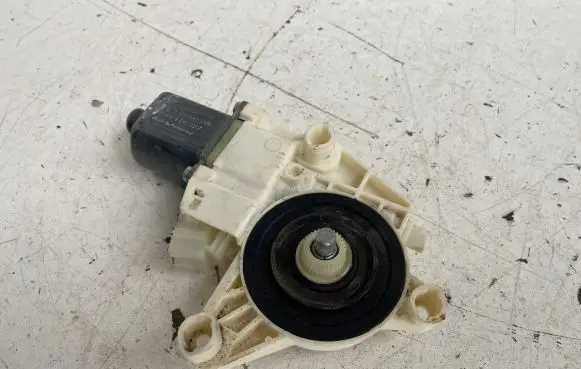 Mercedes-Benz B W246 W242 Front door window regulator motor A2469065100