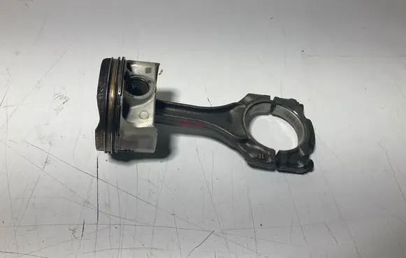 BMW 6 F06 Gran coupe Piston with connecting rod 7646892