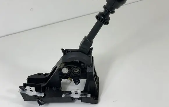 Toyota Avensis T270 Gear shifter/selector 112102401