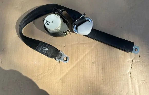 Volkswagen Transporter - Caravelle T5 Third row seat belt 7H9857816E
