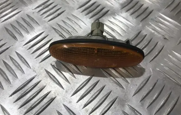 Mazda 626 Front fender indicator light 0464120 046-4120
