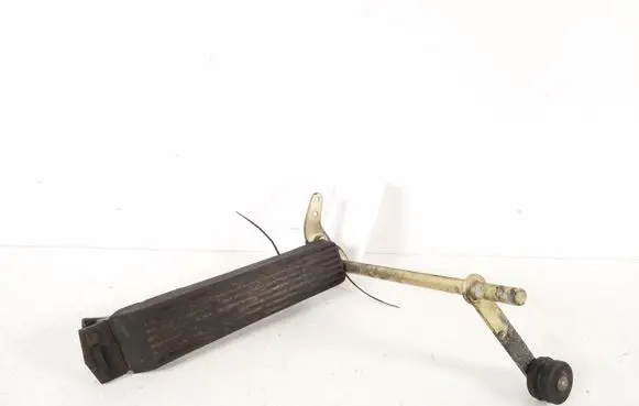 Mercedes-Benz SL R107 Accelerator throttle pedal A1073010201