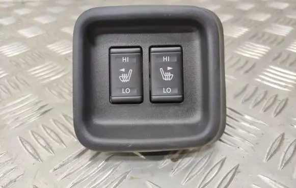 Nissan Juke I F15 Seat heating switch
