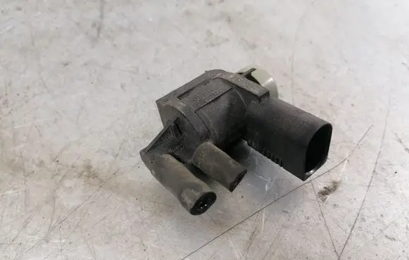 Audi A4 S4 B7 8E 8H Turbo solenoid valve 1J0906283C
