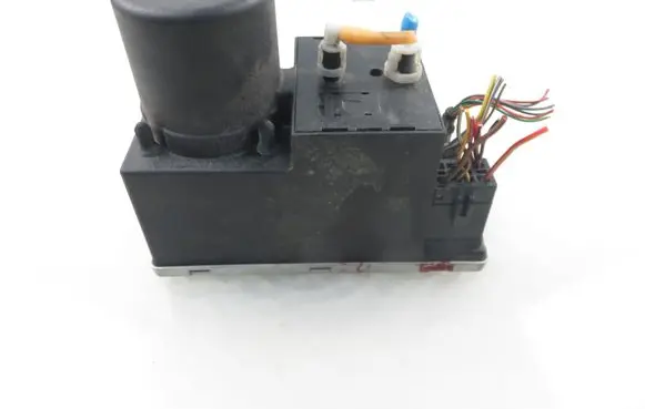 Audi A3 S3 8L Central locking vacuum pump 8D0962257C