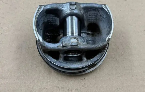BMW 3 E90 E91 Piston 7551550