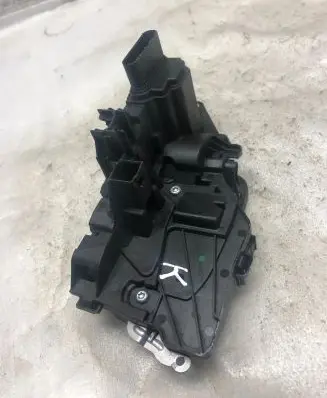 Volvo S90, V90 Front door lock 31440997