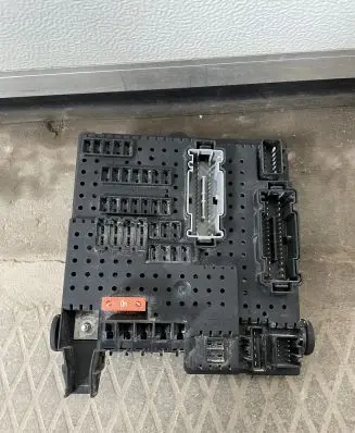 Volvo V70 Fuse module 30728512 05W321