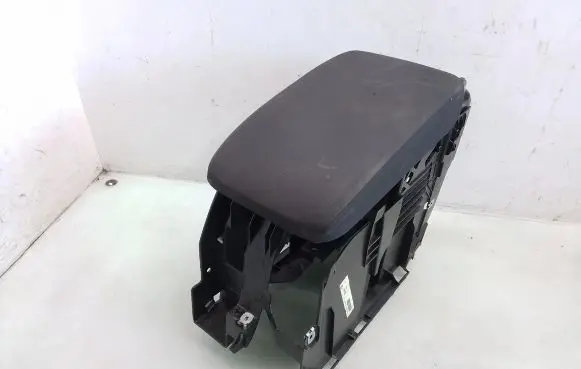 Volkswagen Golf VI Armrest 1K5864251