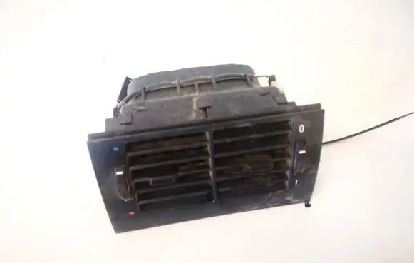 BMW 5 E39 Dash center air vent grill 8376150