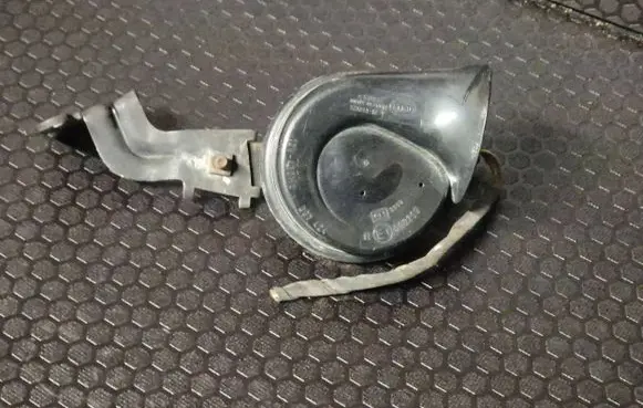 Opel Zafira B Horn signal E1000209