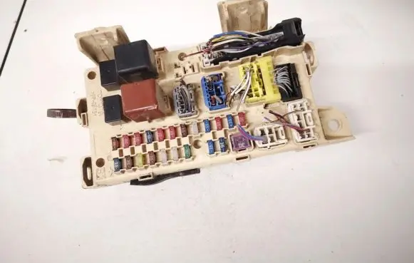 Toyota Avensis Verso Fuse box set 8922144030 89221-44030