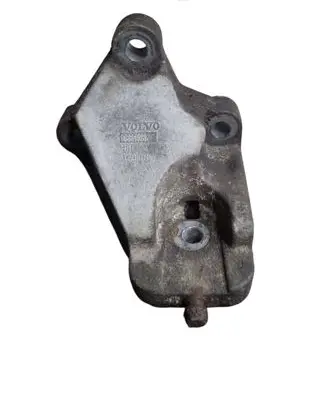 Engine mounting bracket