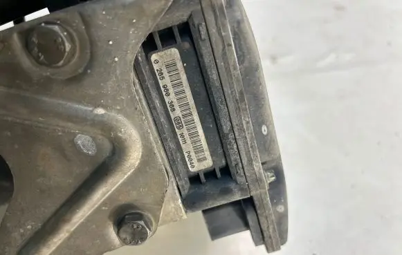 BMW 7 F01 F02 F03 F04 ABS Pump 6799050 DSCF01 6799048