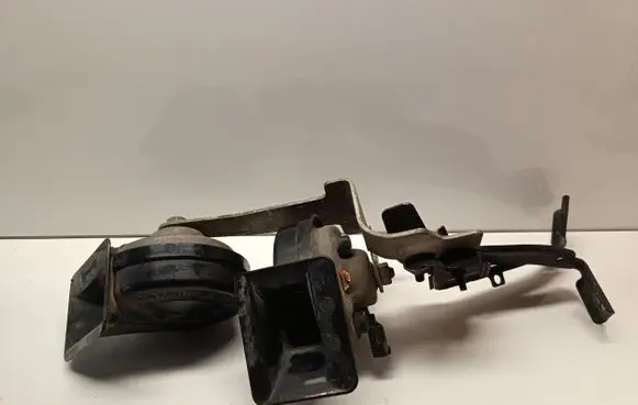 BMW 5 E60 E61 Horn signal 6935709 7060813 7060814