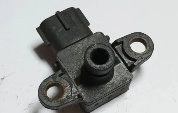 Opel Zafira A Air pressure sensor 24426679