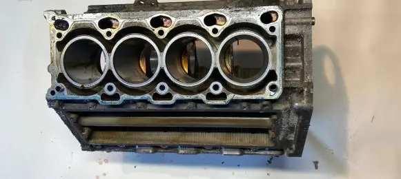 BMW 7 E65 E66 Engine block 7504599