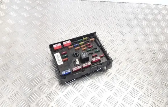 Volkswagen PASSAT B6 Fuse module 3C0937125