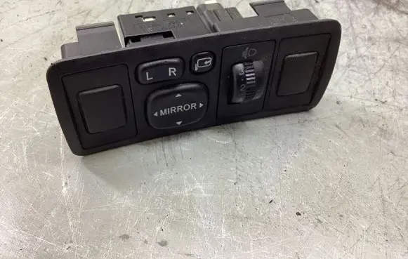 Toyota Avensis T250 Wing mirror switch 183575