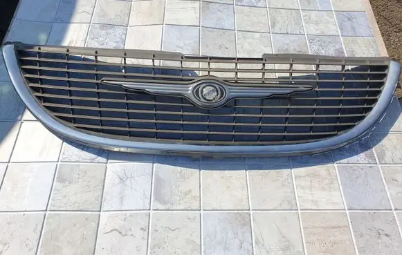 Front bumper upper radiator grill